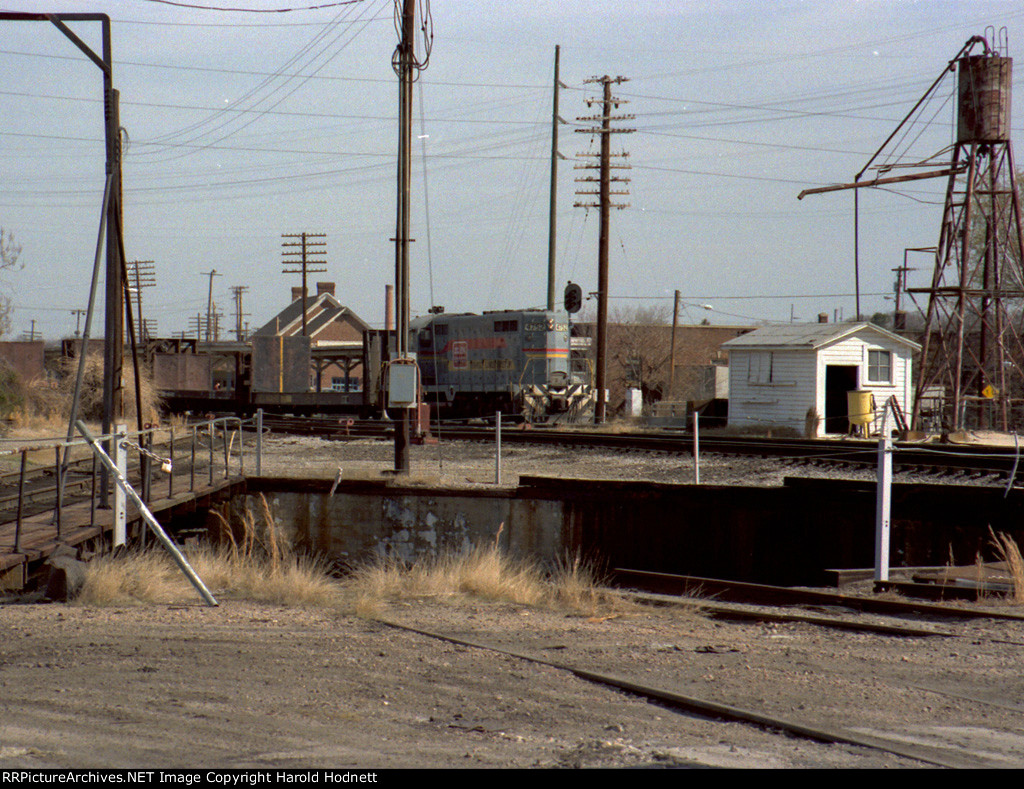 SBD 4752 shoves some pulpwood cars